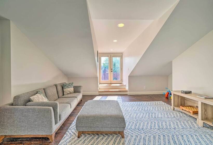 Pittsburgh Row Home: Steps To Stadiums & Dtwn!