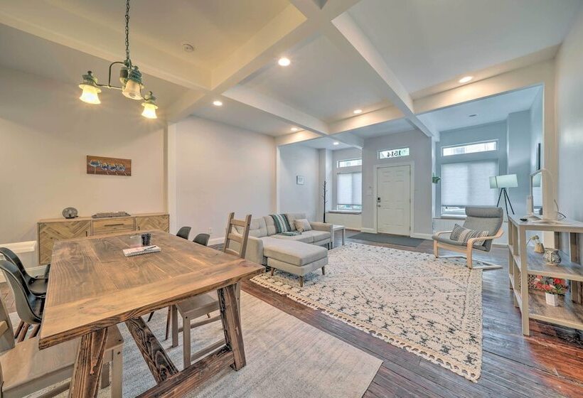 Pittsburgh Row Home: Steps To Stadiums & Dtwn!