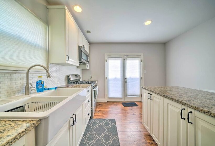 Pittsburgh Row Home: Steps To Stadiums & Dtwn!