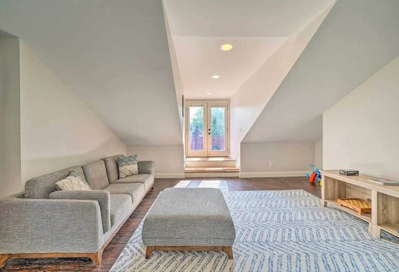 Pittsburgh Row Home: Steps To Stadiums & Dtwn!