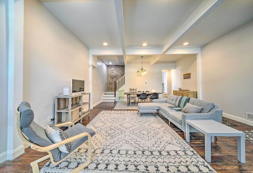 Pittsburgh Row Home: Steps To Stadiums & Dtwn!