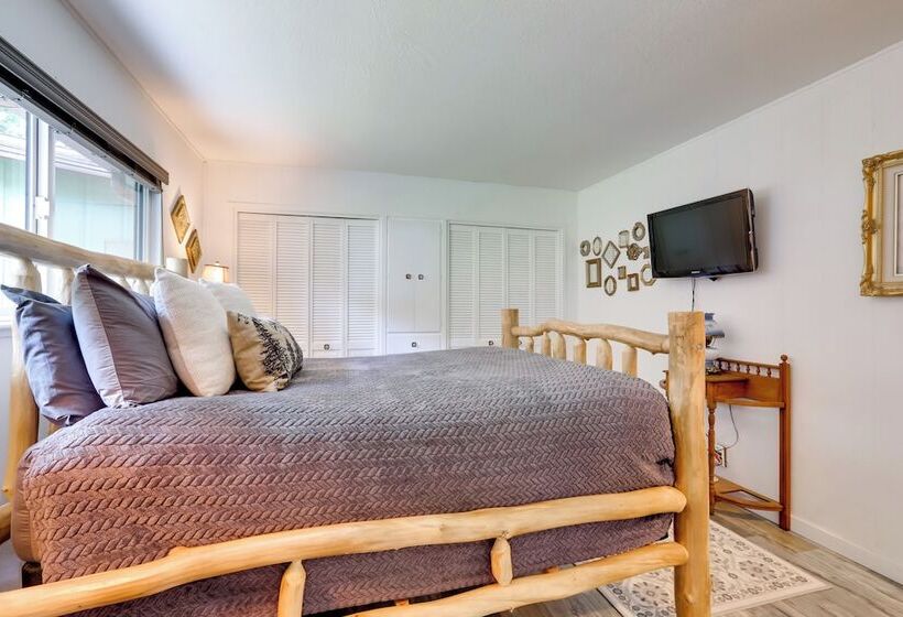 1 Mi To Lake: Hot Tub Haven In Pollock Pines!