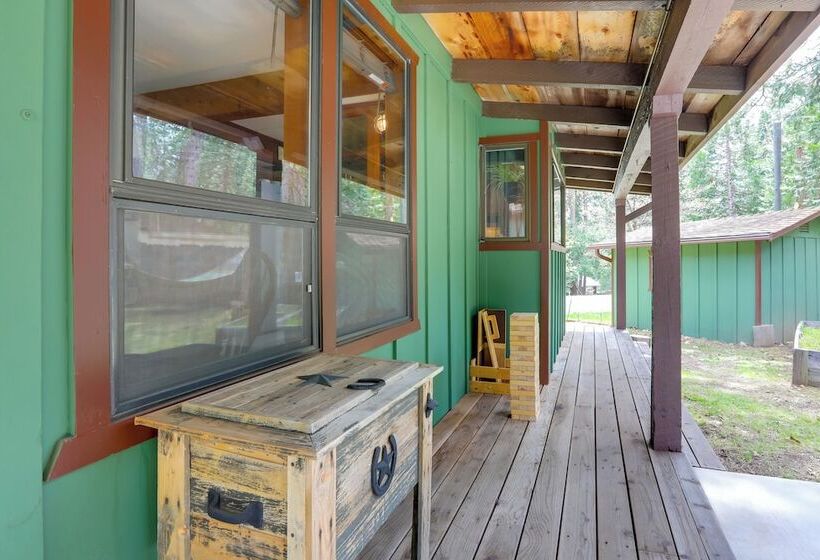 1 Mi To Lake: Hot Tub Haven In Pollock Pines!