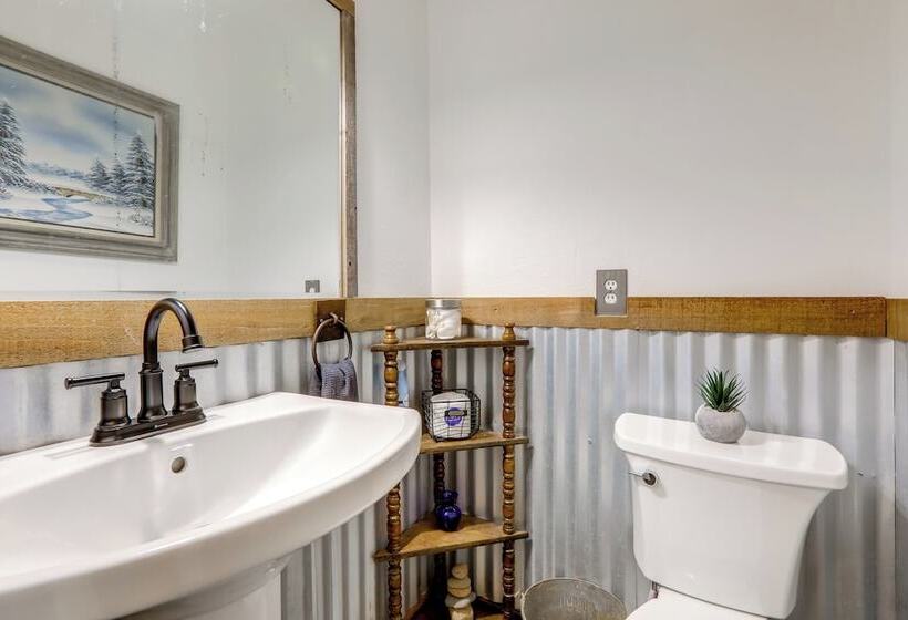 1 Mi To Lake: Hot Tub Haven In Pollock Pines!