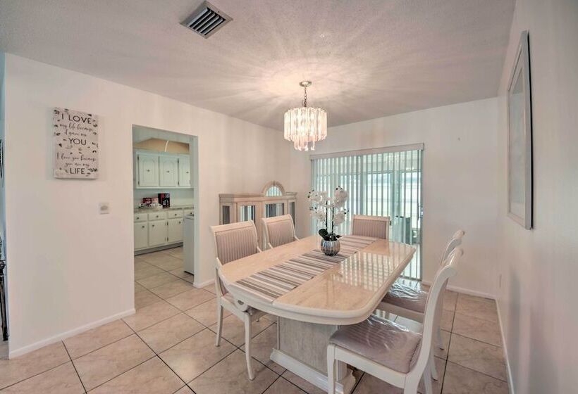 Port Charlotte Retreat ~ 4 Mi To Beach Park!