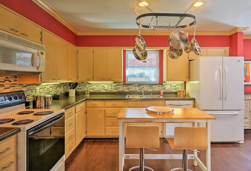 Pottsboro Home On 2 Acres W/ Hot Tub, Near Marina!