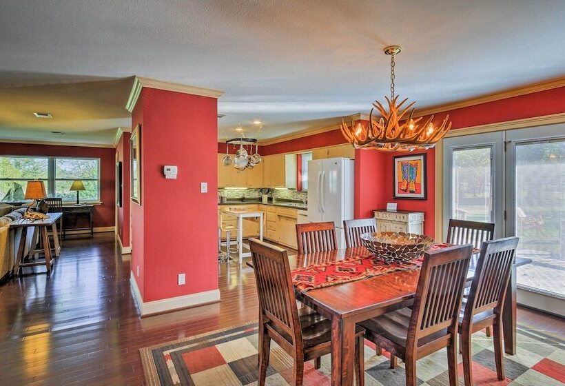 Pottsboro Home On 2 Acres W/ Hot Tub, Near Marina!