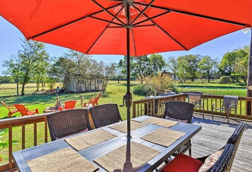 Pottsboro Home On 2 Acres W/ Hot Tub, Near Marina!