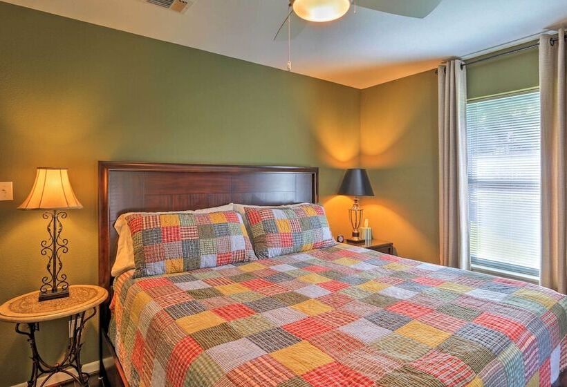 Pottsboro Home On 2 Acres W/ Hot Tub, Near Marina!