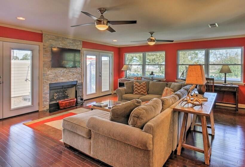 Pottsboro Home On 2 Acres W/ Hot Tub, Near Marina!