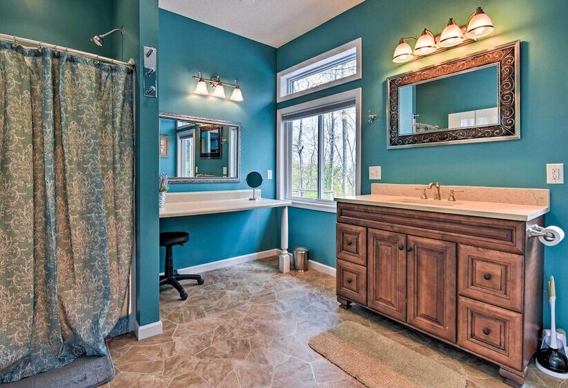 Private Blue Ridge Home W/ Hot Tub, Mountain Views