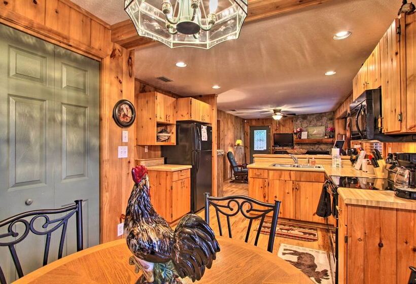 Private Gatlinburg Cabin: Pet Friendly W/ Hot Tub!