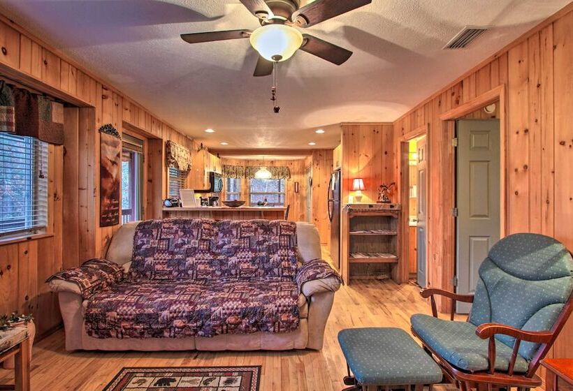 Private Gatlinburg Cabin: Pet Friendly W/ Hot Tub!