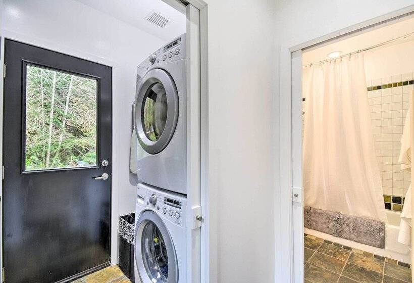 Private Indianola House W/ Patio + Fire Pit