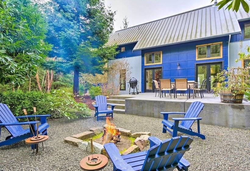 Private Indianola House W/ Patio + Fire Pit
