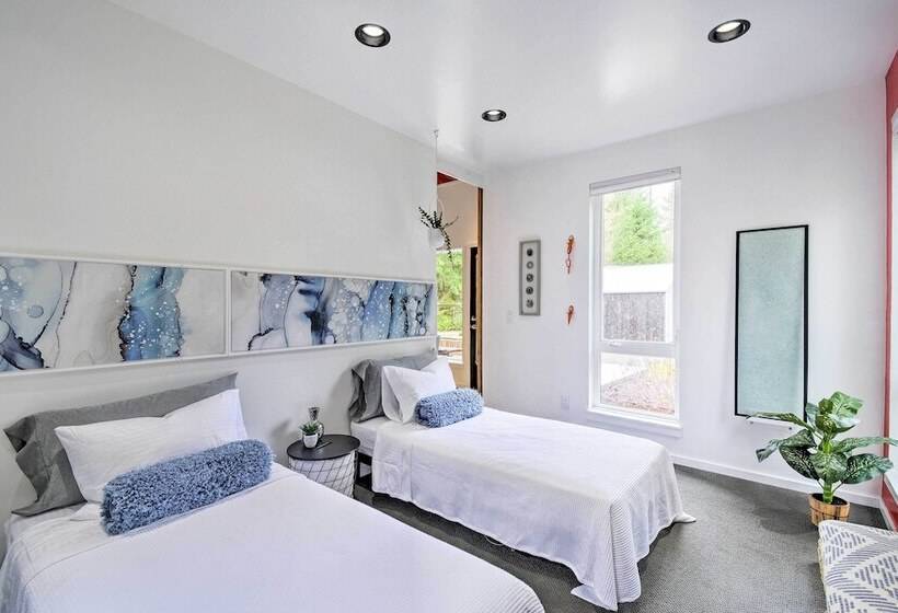 Private Indianola House W/ Patio + Fire Pit