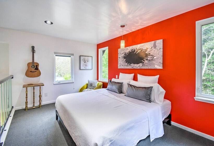 Private Indianola House W/ Patio + Fire Pit