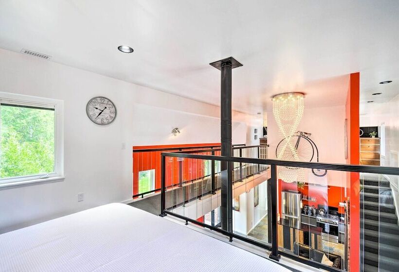 Private Indianola House W/ Patio + Fire Pit