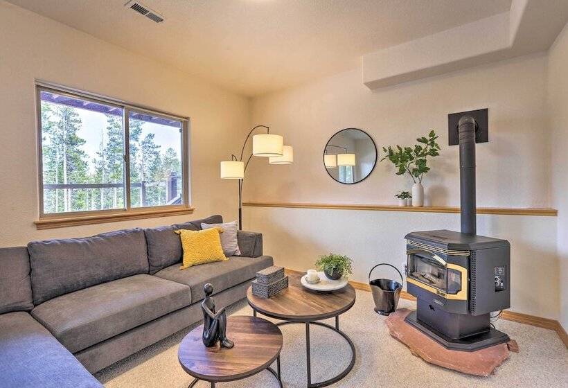 Secluded Retreat W/ Mountain Views In Evergreen