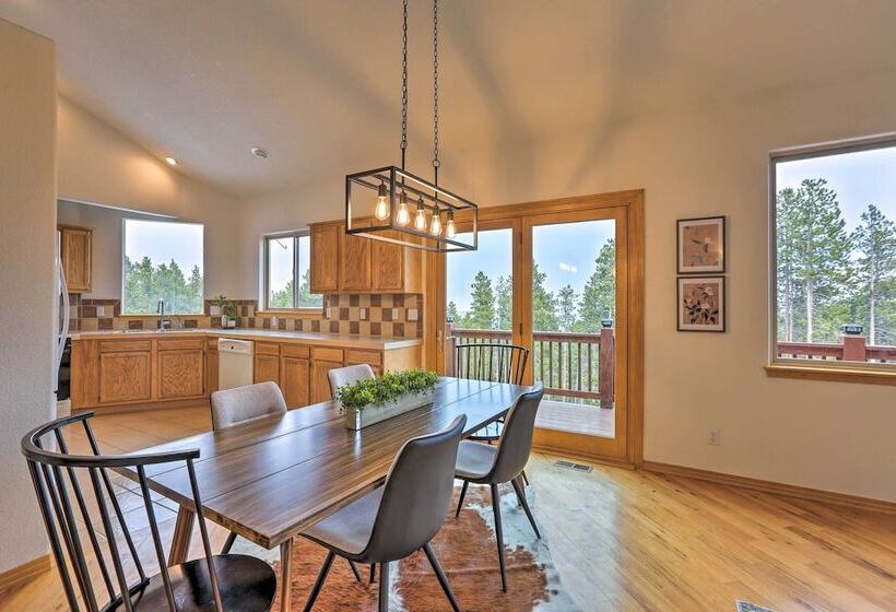 Secluded Retreat W/ Mountain Views In Evergreen
