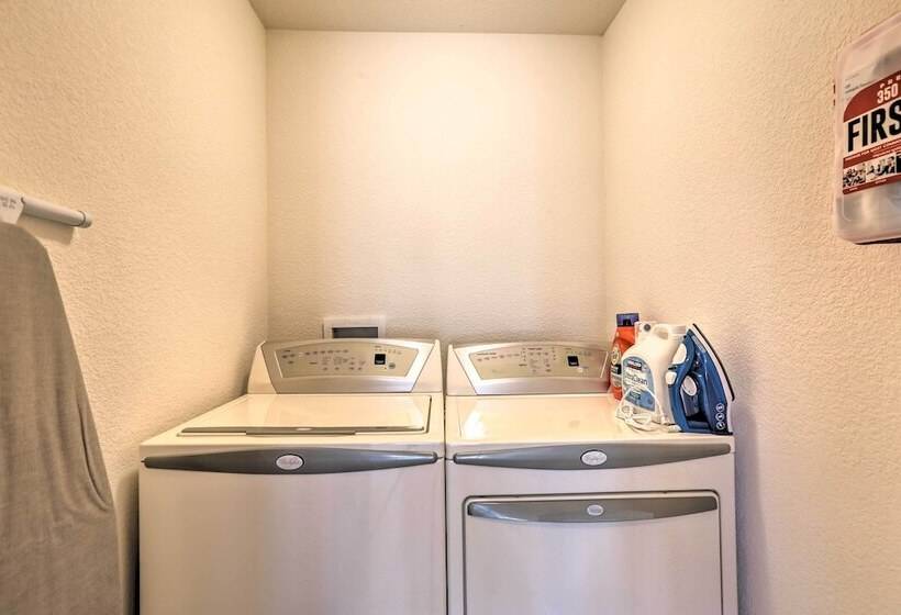 Secluded Retreat W/ Mountain Views In Evergreen