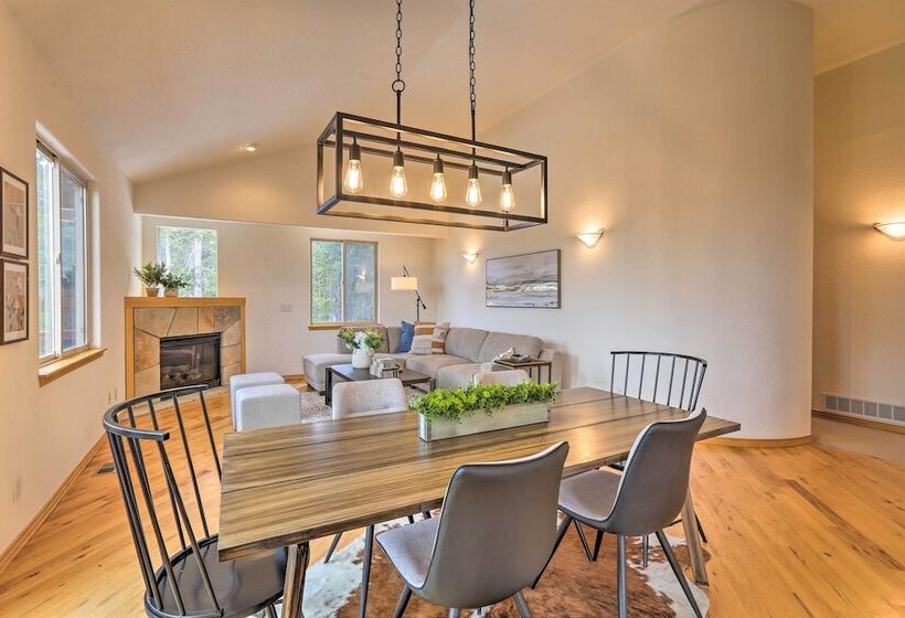 Secluded Retreat W/ Mountain Views In Evergreen