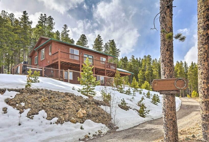 Secluded Retreat W/ Mountain Views In Evergreen