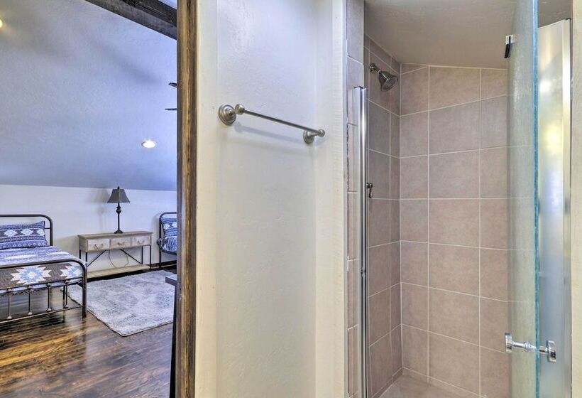 Private Powell Ranch Cabin W/ Mountain Views!