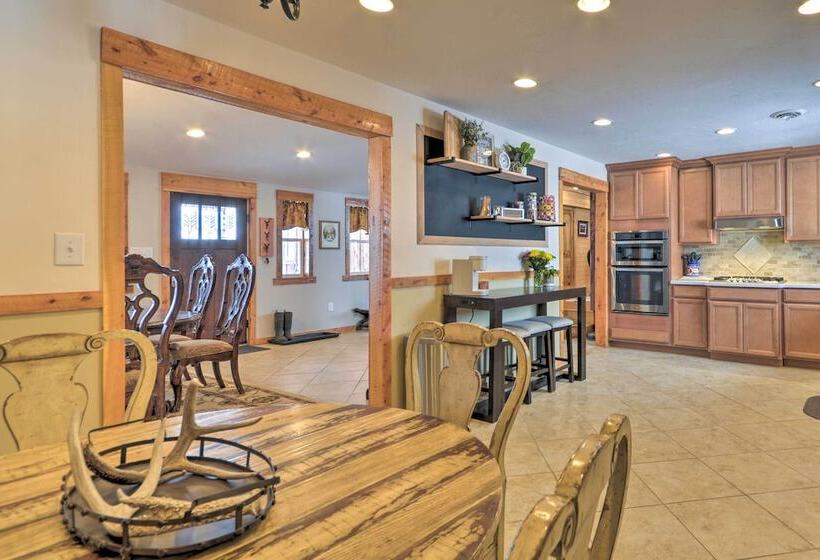 Private Powell Ranch Cabin W/ Mountain Views!