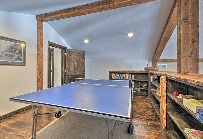 Private Powell Ranch Cabin W/ Mountain Views!