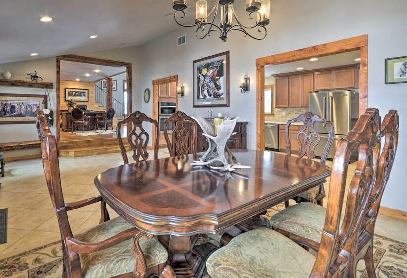 Private Powell Ranch Cabin W/ Mountain Views!