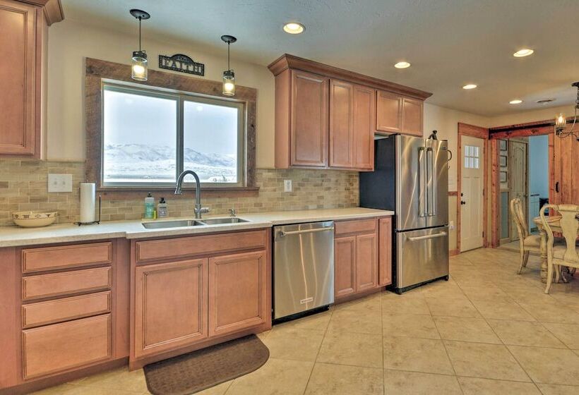 Private Powell Ranch Cabin W/ Mountain Views!