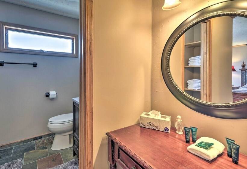 Private Powell Ranch Cabin W/ Mountain Views!