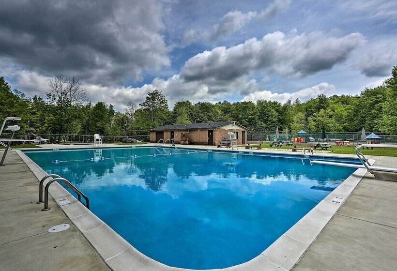Arrowhead Lake Amenities: Quaint Home W/ Fireplace