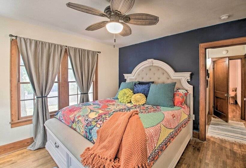 2 Mi To Central Ave: Quaint Hot Springs Home!