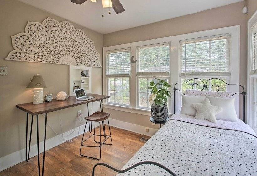 2 Mi To Central Ave: Quaint Hot Springs Home!