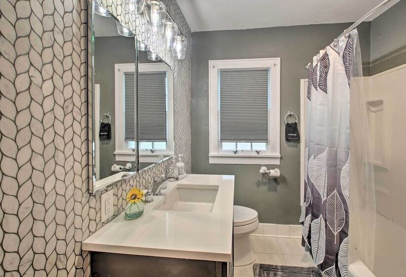 2 Mi To Central Ave: Quaint Hot Springs Home!