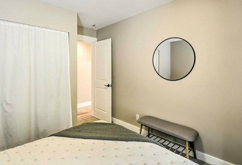 Quaint Northwestern Home W/ Beach Access!