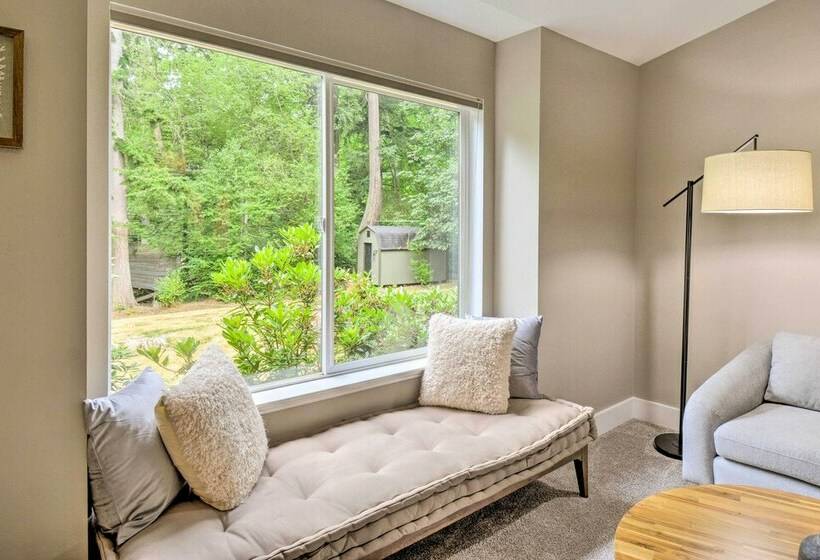 Quaint Northwestern Home W/ Beach Access!