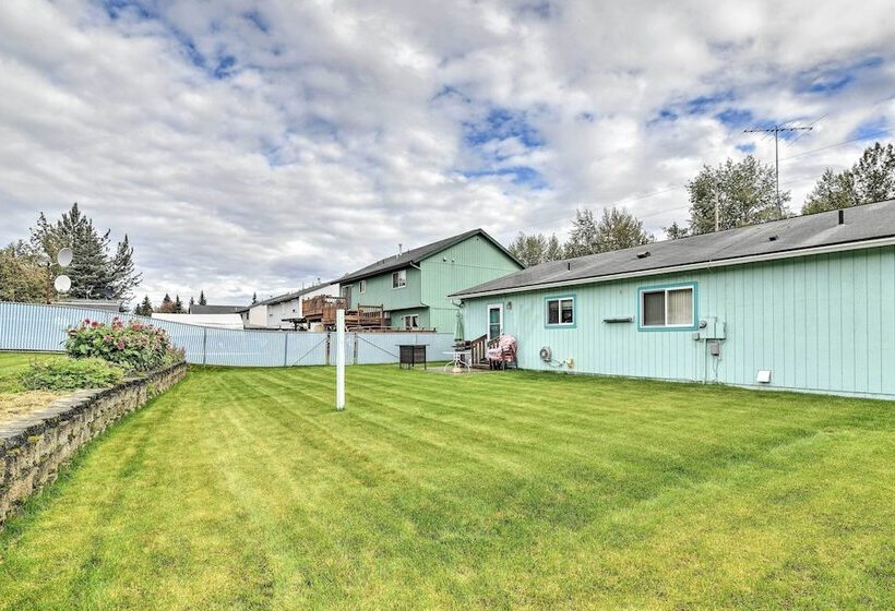 Quaint Ranch Home W/ Yard In Midtown Anchorage!