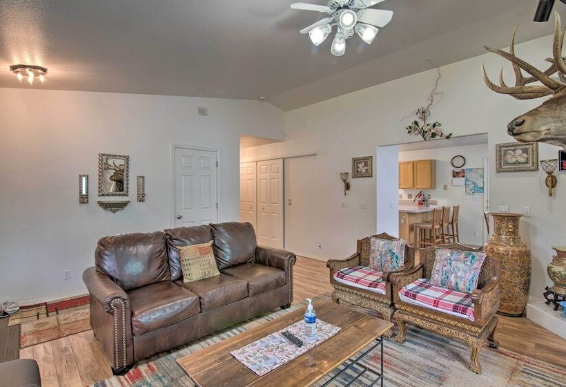 Quaint Ranch Home W/ Yard In Midtown Anchorage!