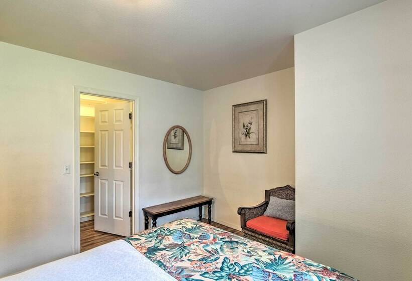 Quaint Ranch Home W/ Yard In Midtown Anchorage!