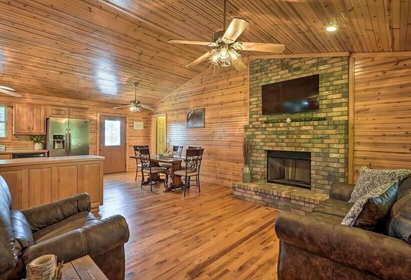 Quiet & Cozy Omaha Cabin ~ 20 Mi To Branson!