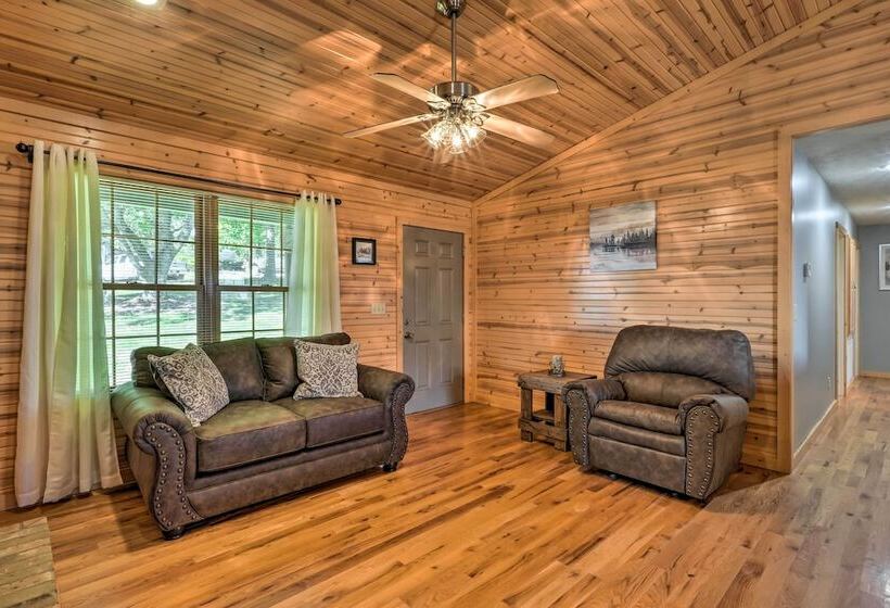 Quiet & Cozy Omaha Cabin ~ 20 Mi To Branson!
