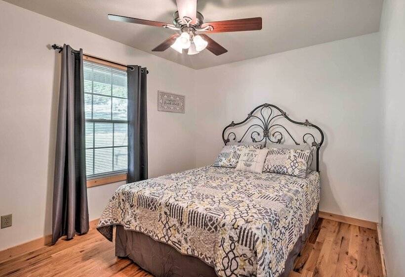 Quiet & Cozy Omaha Cabin ~ 20 Mi To Branson!