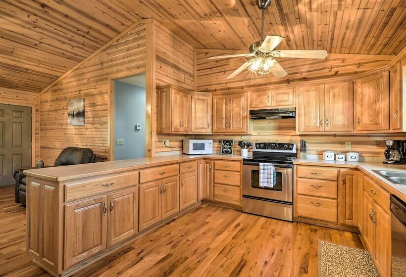 Quiet & Cozy Omaha Cabin ~ 20 Mi To Branson!