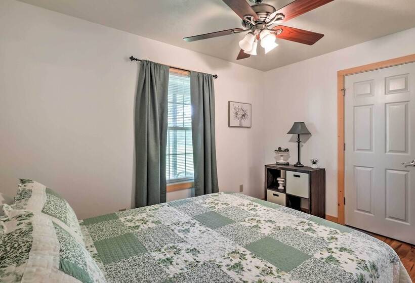 Quiet & Cozy Omaha Cabin ~ 20 Mi To Branson!