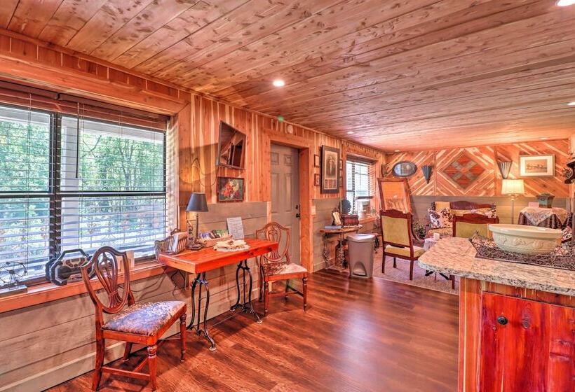 Quiet, Historic Manor: Located In Ghost Town!