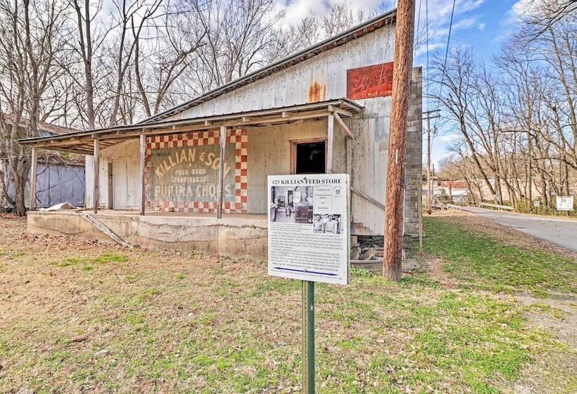 Quiet, Historic Manor: Located In Ghost Town!