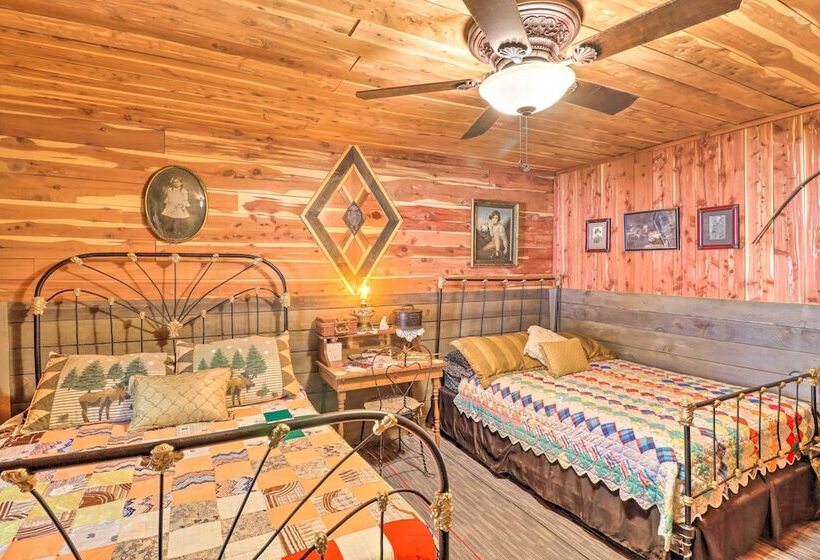 Quiet, Historic Manor: Located In Ghost Town!